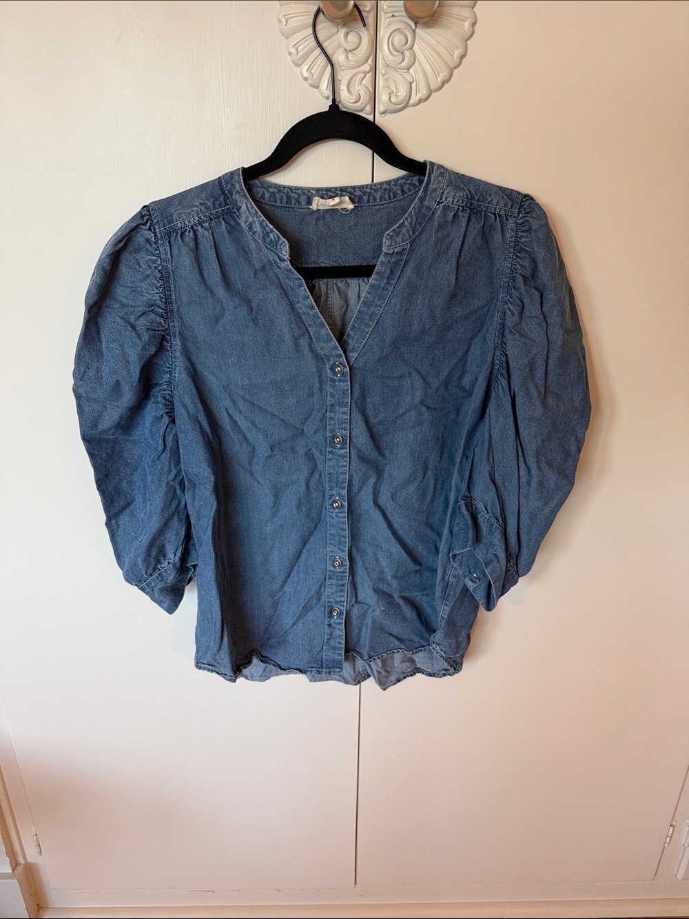 Women's Blue Denim Button-Front Puff Sleeve Blouse